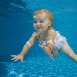 איך בוחרים קורס שחייה לפעוטות