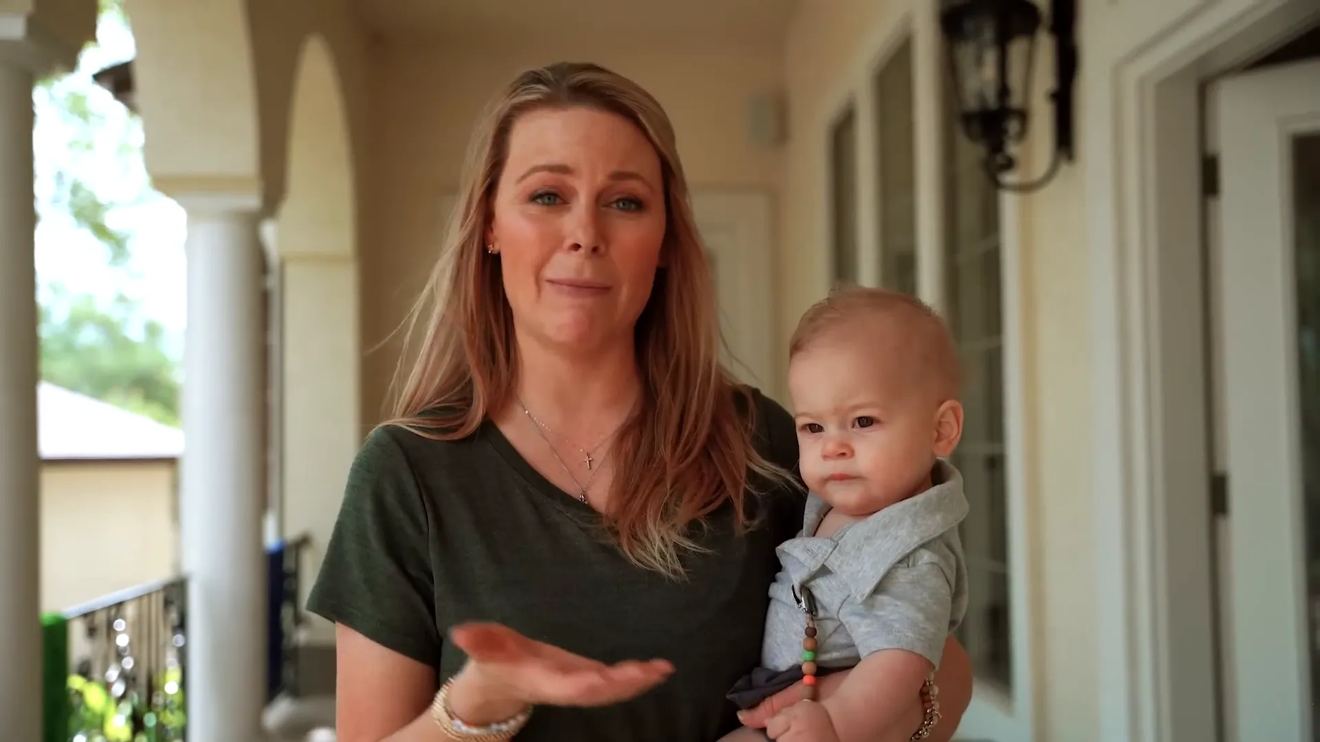 מבריק מתמודד עם אתגרים במים