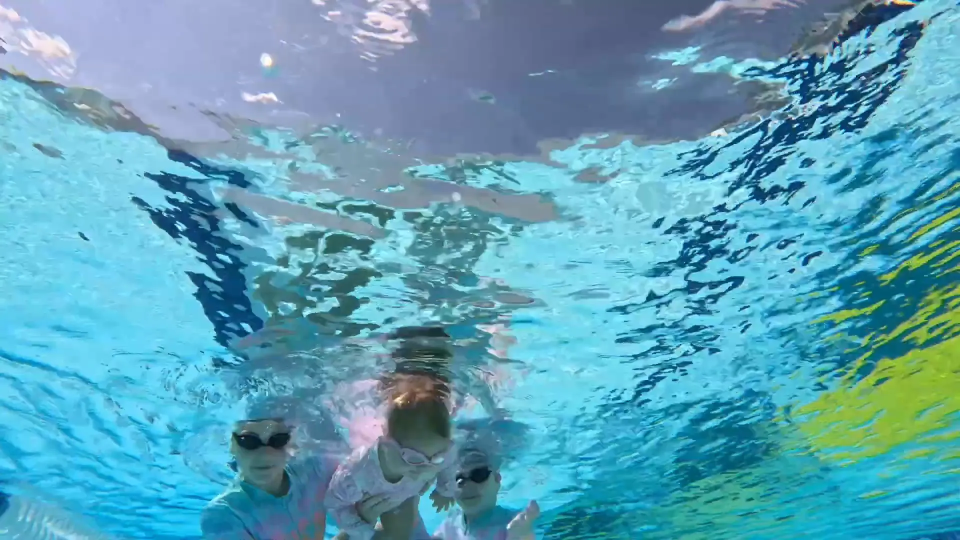 שחיית תינוקות במים